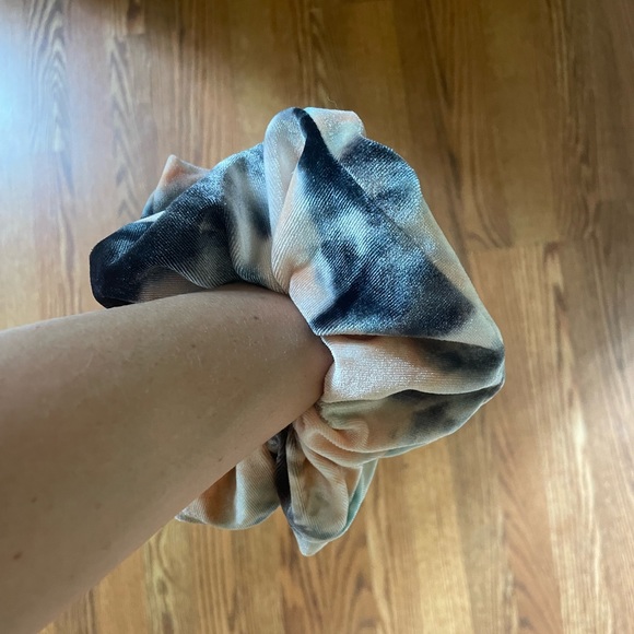 Free People Tie Dye Velvet Mega Scrunchie - Picture 5 of 6